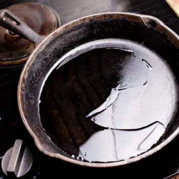 Cooking Lesson: Seasoning Cast Iron Like the Pros