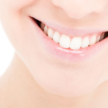 All-Natural Teeth Whitening Solutions